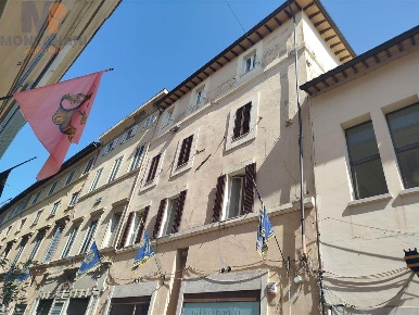 Foto Appartamento in Via Rinaldi, Foligno Centro Storico di 160 m²