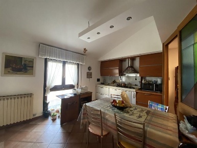 Foto Appartamento in VIA FASTA MASA, Calcio di 120 m² con 3 locali