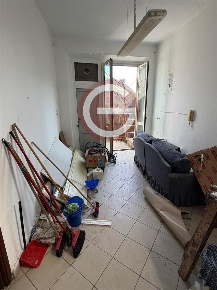 Foto Ufficio a Taurianova Centro con 8 locali in affitto