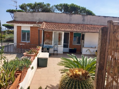 Foto Appartamento in Via Badino Vecchia 8, Terracina con 3 locali