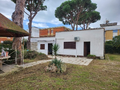 Foto Casa indipendente in Via Alcide de Gasperi 7, Terracina Centro