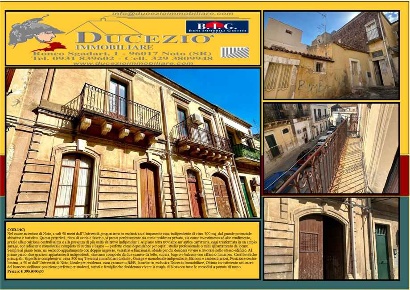 Foto Casa indipendente in Via Sbano Corrado 7/9/11, Noto Centro di 300 m²