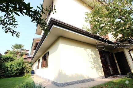Foto Villa a schiera in Via Cesare Battisti, Nerviano Centro di 190 m²