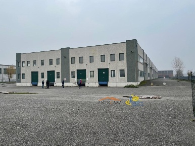 Foto Capannone industriale a Parma di 7000 m² con 5 locali in vendita