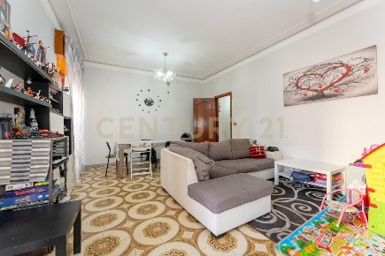 Foto Appartamento in Via Badia 47, Aci Catena Centro di 135 m² con 6 locali