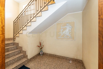 Foto Appartamento in Via Badia 47, Aci Catena Centro di 135 m² con 6 locali