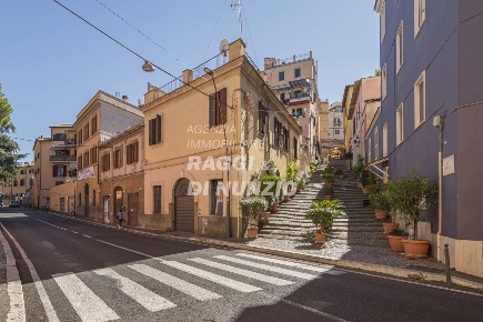 Foto Appartamento in Via Nino Bixio 6, Frascati di 120 m² con 6 locali