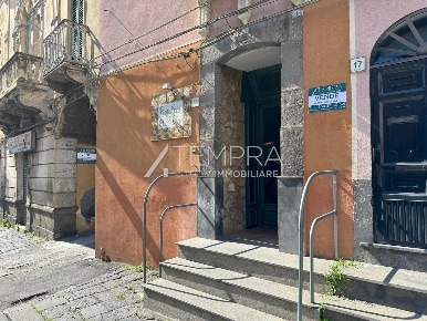 Foto Locale commerciale a Adrano di 80 m² con 1 locali in vendita
