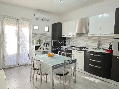 Foto Villa singola a Adrano di 75 m² con 3 locali in vendita
