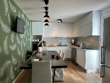 Foto Villa singola a Adrano di 240 m² con 9 locali in vendita