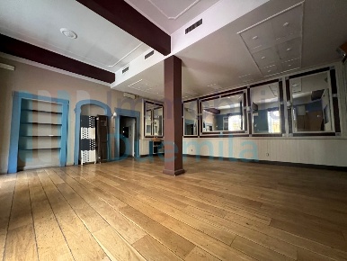 Foto Locale commerciale a Bologna Santo Stefano di 200 m² con 4 locali