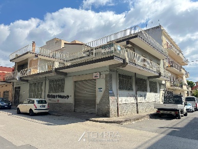 Foto Villa singola in VIA ALBERT EINSTEIN 9, Adrano di 700 m² con 8 locali