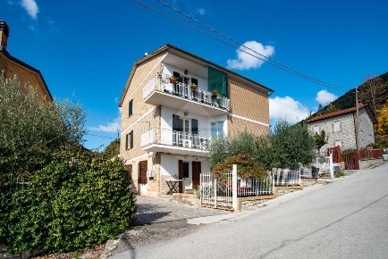 Foto Appartamento in Strada del Sasso Rosso, Gubbio Semonte Casamorcia