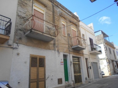 Foto Appartamento in Via Fabio FIlzi, Castelvetrano Centro di 90 m²