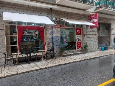 Foto Bar in via bixio, Vittoria Centro di 120 m² con 3 locali in vendita