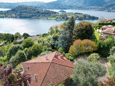 Foto Villa singola in Via Pettenasco, Miasino Carcegna di 288 m² in vendita