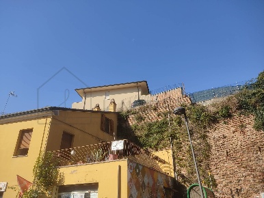 Foto Case semi ndipendenti a Cesena di 255 m² con 8 locali in vendita