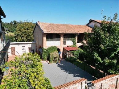 Foto Rustico in via Repubblica, Divignano di 305 m² con 9 locali in vendita