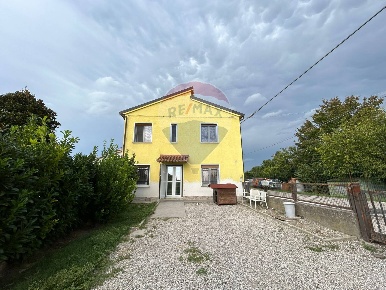 Foto Case semi ndipendenti in Via Bova, Ferrara San Martino, San Bartolomeo