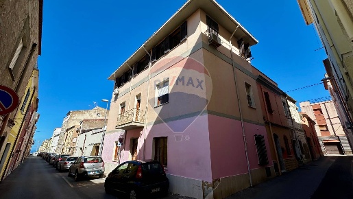 Foto Villa a schiera a Sorso Centro di 181 m² con 9 locali in vendita