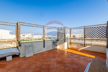 Foto Attico in Via Pompeo Sarnelli, Polignano a Mare Centro di 63 m²