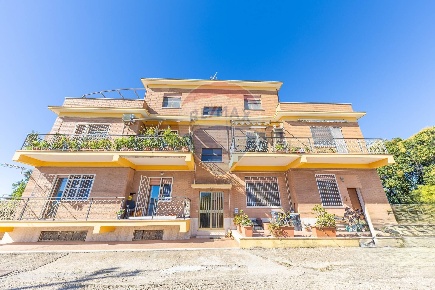 Foto Appartamento in Via Laurentina, Pomezia Ardea Paese di 90 m²