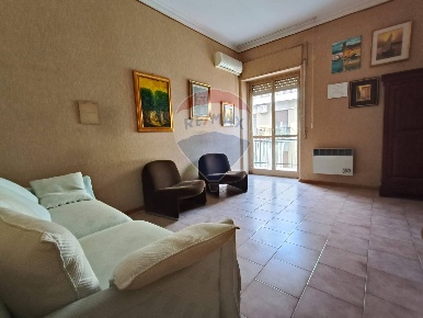 Foto Appartamento in Via Nicola Zingarelli, Catania di 115 m² con 4 locali