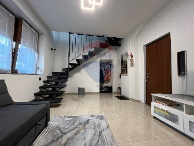 Foto Appartamento in Via Elvezia, Saltrio di 112 m² con 3 locali in vendita