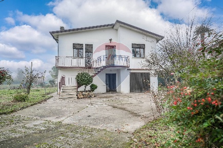 Foto Casa indipendente a Rovigo Rovigo Est di 144 m² con 8 locali