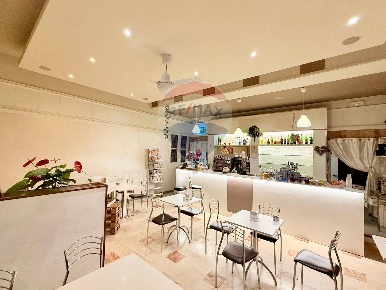 Foto Bar in Via Giuseppe Garibaldi, Capriano del Colle Centro di 140 m²