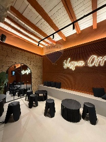 Foto Locale commerciale in Vicolo San Carlo, Palermo Kalsa di 140 m²