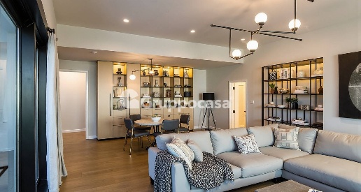 Foto Appartamento in Via Roma, Magenta Centro di 168 m² con 4 locali