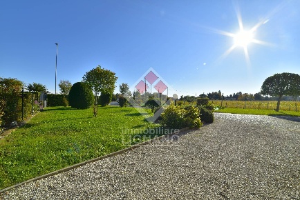 Foto Rustico a Portogruaro di 140 m² con 6 locali in vendita