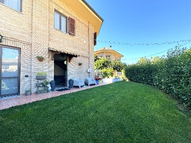Foto Villa a schiera in ARGIGNANO, Fabriano di 100 m² con 5 locali