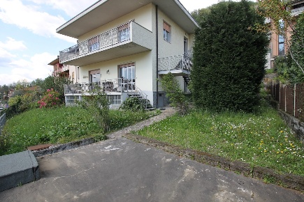 Foto Villa unifamiliare a Pontida Centro di 236 m² con 8 locali in vendita