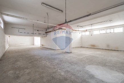 Foto Box in Via Labriola, Capurso di 150 m² con 1 locali in vendita