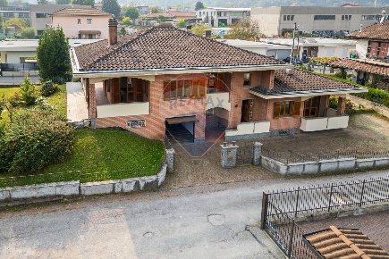Foto Villa bifamiliare in VIA PROVINCIALE, Mesenzana di 250 m² con 7 locali