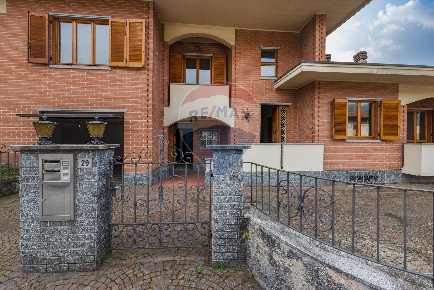 Foto Villa bifamiliare in VIA PROVINCIALE, Mesenzana di 250 m² con 7 locali