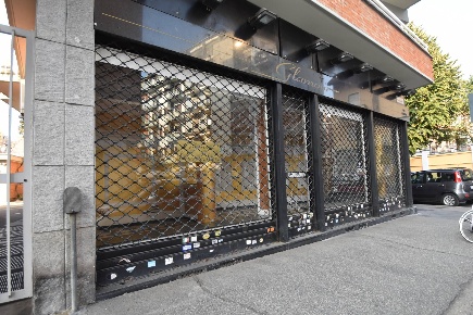 Foto Negozio in Via Claviere, Torino Pozzo Strada di 48 m² con 1 locali