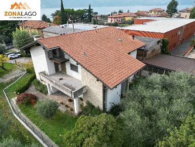 Foto Appartamento in VIA FRANCHI, Marone Centro di 215 m² con 5 locali