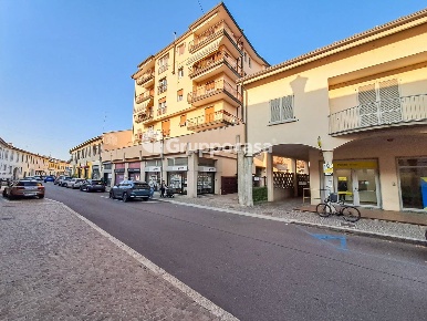 Foto Appartamento in Via G. Garibaldi, Magenta Centro di 124 m² in vendita