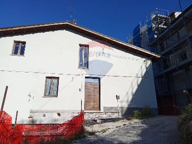 Foto Case semi ndipendenti in Via Baglietto, Castelvecchio Subequo