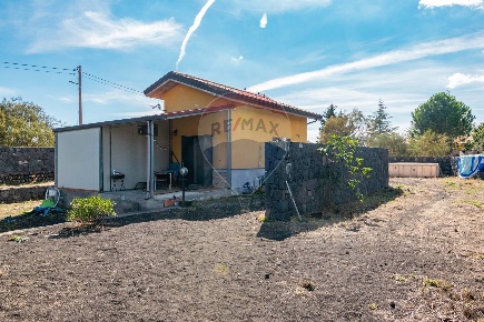 Foto Casa indipendente in Via Ragalidda, Nicolosi di 30 m² con 3 locali