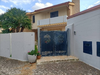 Foto Villa singola in Via San Giuseppe, Fragagnano di 195 m² con 8 locali
