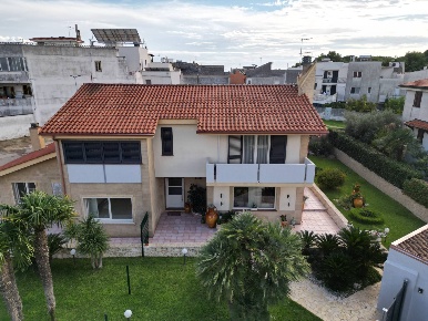 Foto Villa singola in Via San Giuseppe, Fragagnano di 195 m² con 8 locali