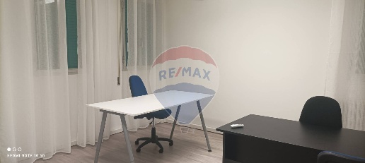 Foto Ufficio a Ferrara Pontelagoscuro di 120 m² con 5 locali in affitto