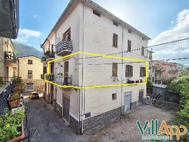 Foto Appartamento in Via degli Ausoni, Fondi Centro di 110 m² con 6 locali