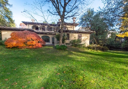 Foto Villa singola in Viale Aguggiari, Varese Centro di 820 m² in vendita