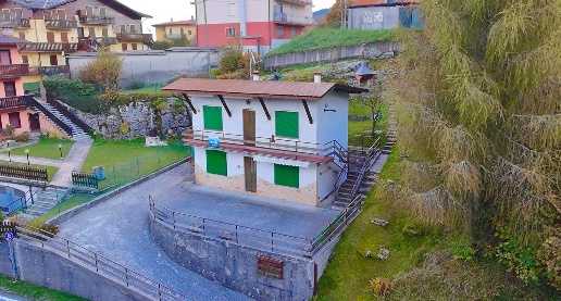 Foto Appartamento in via Achille Papa, Roana Cesuna di 50 m² con 2 locali