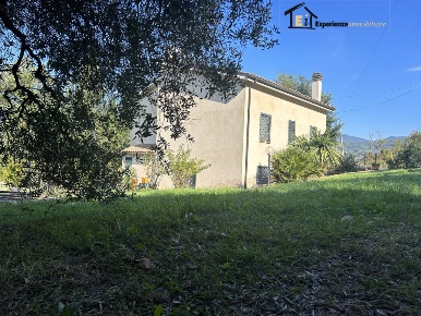 Foto Villa unifamiliare in Via San Lorenzo, Montebuono di 143 m² in vendita